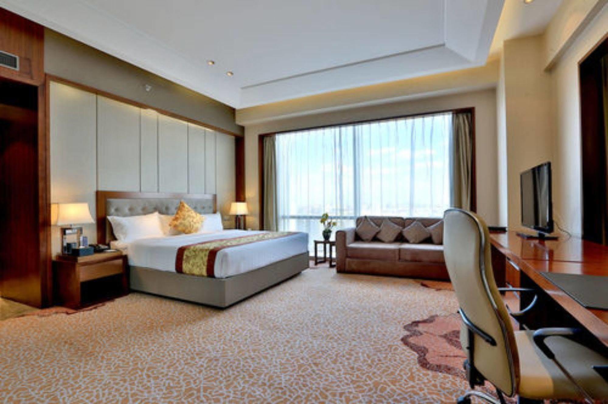 Shenyang Rayfont International Hotel Экстерьер фото